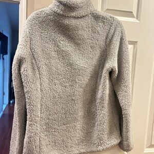 Patagonia fur pullover size:s